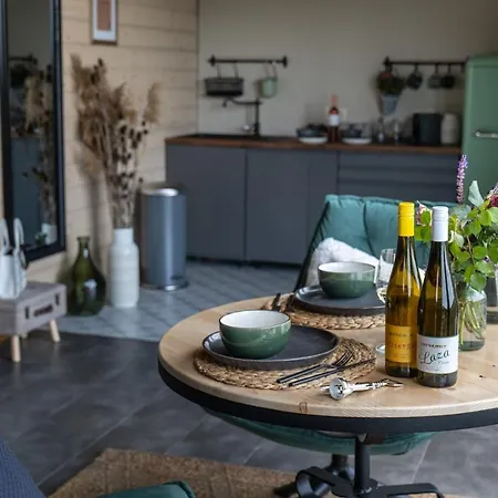 Istvandy Birtok アパート *